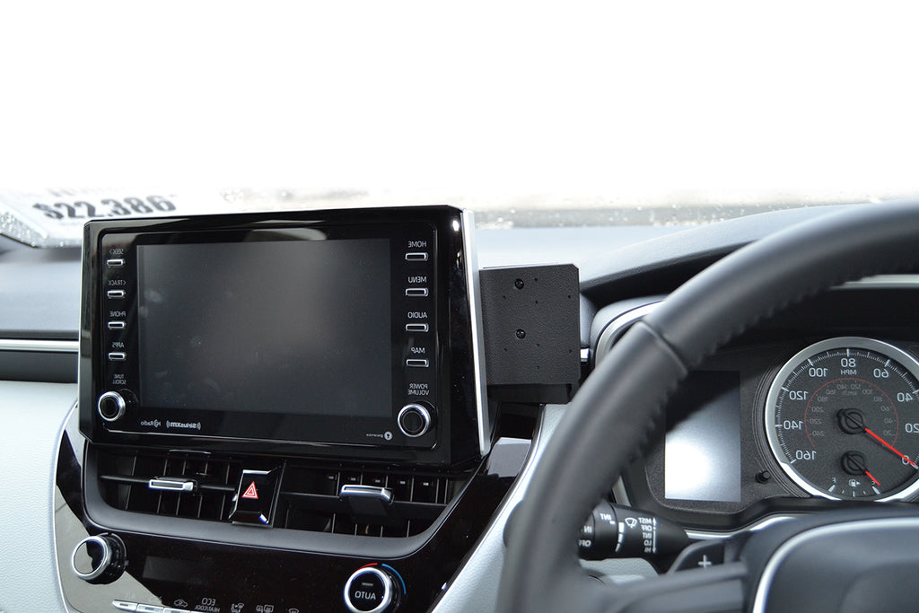 Brodit ProClip 655453 voor Suzuki Swace 2021-2024 en Toyota Corolla 2019-2026 - montagefoto 6