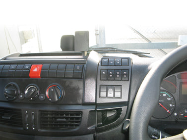 Brodit ProClip 655477 voor Iveco Euro Cargo 2016-2018 - detail van dashboardmontage