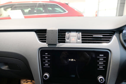 Brodit ProClip 655485 voor Skoda Octavia III 2018-2021 - detail van dashboardmontage