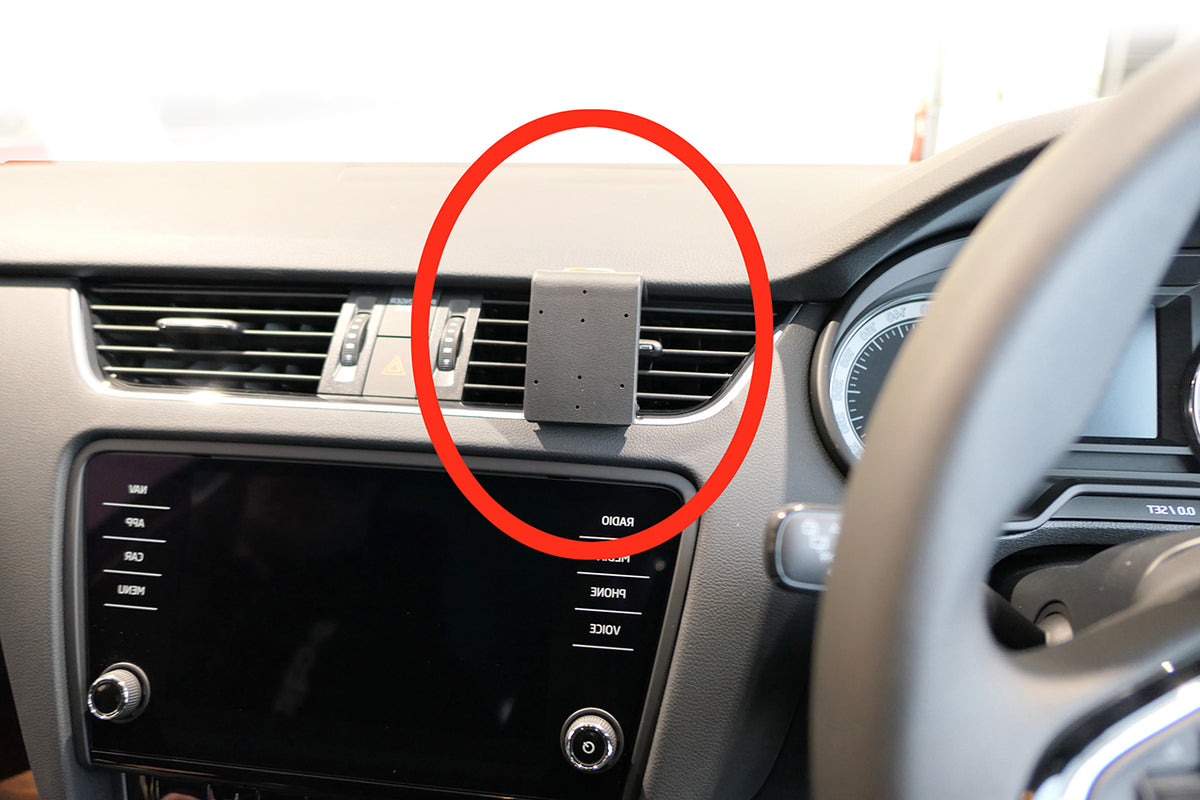 Brodit ProClip 655485 voor Skoda Octavia III 2018-2021 - productfoto zwarte ABS montagebasis