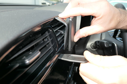 Brodit ProClip 655518 voor Kia Soul-e 2019-2024 - detail van dashboardmontage