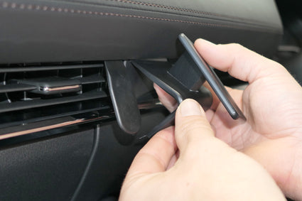 Brodit ProClip 655530 voor Mazda CX-30 2020-2026 en Mazda 3 2019-2026 - montagepositie op dashboard