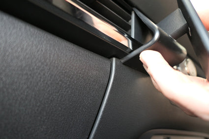 Brodit ProClip 655530 voor Mazda CX-30 2020-2026 en Mazda 3 2019-2026 - detail van dashboardmontage