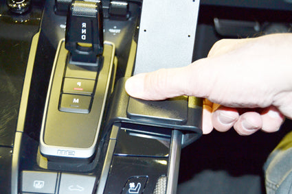 Brodit ProClip 655568 voor Porsche 911 (Type 992) 2020-2026 - ProClip geplaatst in het voertuig