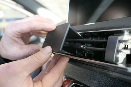 Brodit ProClip 655576 voor Peugeot 5008 SUV 2018-2024 en Peugeot 3008 2017-2024 - ProClip geplaatst in het voertuig