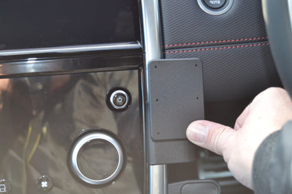 Brodit ProClip 655596 voor Land Rover Discovery Sport 2020-2023 - detail van dashboardmontage