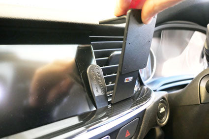 Brodit ProClip 655599 voor Holden Insignia B 2018-2022 en Vauxhall Insignia B 2018-2022 - montagepositie op dashboard