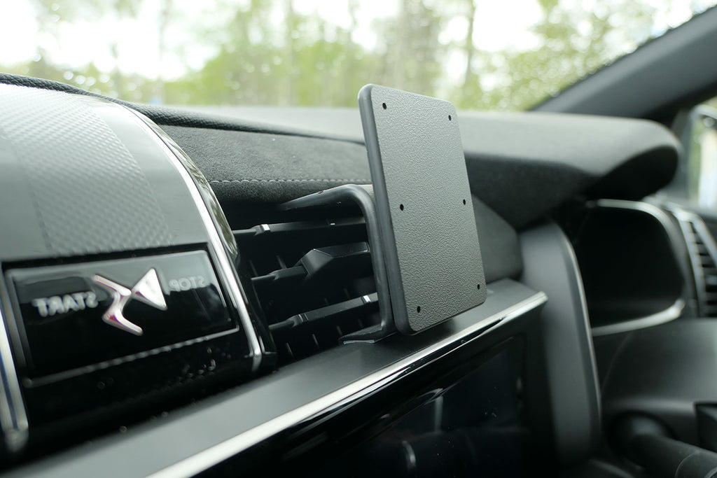 Brodit ProClip 655625 voor DS 7 Crossback 2019-2023 en DS 7 2024-2026 - productfoto zwarte ABS montagebasis