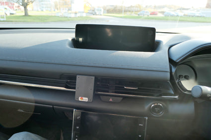Brodit ProClip 655645 voor Mazda MX-30 2021-2023 - detail van dashboardmontage