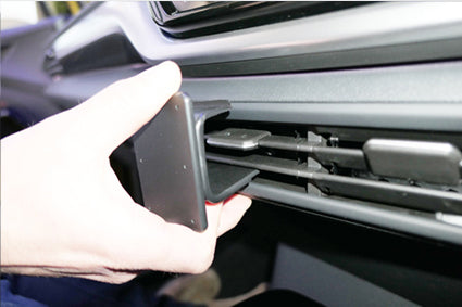 Brodit ProClip 655666 voor Volkswagen ID.5 2023-2026 en Volkswagen ID.4 2021-2026 - montagepositie op dashboard