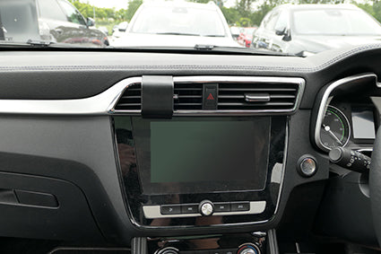 Brodit ProClip 655690 voor MG ZS 2020-2026 - detail van dashboardmontage