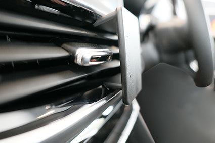 Brodit ProClip 655707 voor MG HS 2021-2025 - detail van dashboardmontage