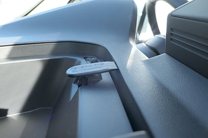 Brodit ProClip 655717 voor Nissan Primastar 2022-2026 en Renault Trafic 2022-2026 - montagepositie op dashboard
