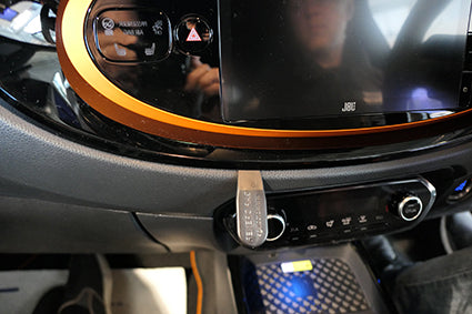 Brodit ProClip 655817 voor Toyota AYGO X 2023-2026 - montagepositie op dashboard