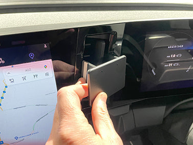 Brodit ProClip 655827 voor Renault Scénic E-TECH 2025-2026, Renault Mégane E-TECH 2022-2026 en Renault Austral 2022-2026 - montagepositie op dashboard