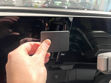 Brodit ProClip 655827 voor Renault Scénic E-TECH 2025-2026, Renault Mégane E-TECH 2022-2026 en Renault Austral 2022-2026 - detail van dashboardmontage