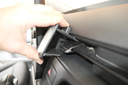 Brodit ProClip 655828 voor Hyundai Staria 2022-2026 - montagepositie op dashboard