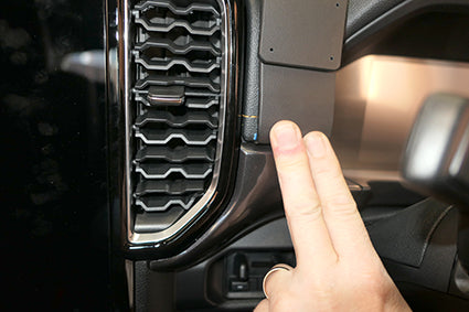Brodit ProClip 655832 voor Ford Ranger Wildtrak 2023-2026, Ford Ranger Raptor 2023-2026 e.a. - detail van dashboardmontage