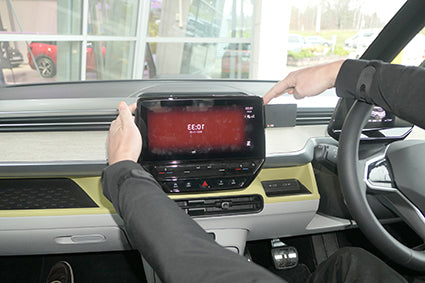 Brodit ProClip 655844 voor Volkswagen ID. Buzz Cargo 2023-2024 en Volkswagen ID. Buzz 2023-2024 - ProClip geplaatst in het voertuig