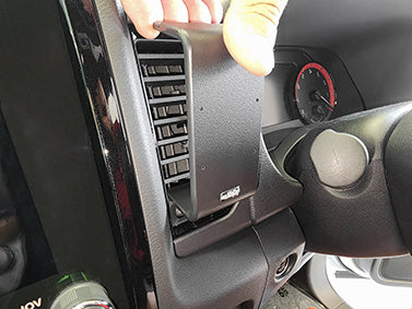 Brodit ProClip 655869 voor Nissan Frontier 2022-2024 - montagepositie op dashboard
