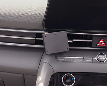 Brodit ProClip 655874 voor Hyundai i30 2023-2026 en Hyundai Elantra 2023-2026 - detail van dashboardmontage