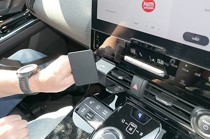 Brodit ProClip 655893 voor Toyota bZ4X 2023-2025 - ProClip geplaatst in het voertuig