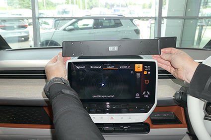 Brodit ProClip 655903 voor Volkswagen ID. Buzz Cargo 2023-2024 en Volkswagen ID. Buzz 2023-2024 - ProClip geplaatst in het voertuig