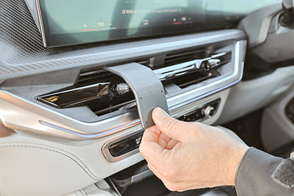 Brodit ProClip 655908 voor BMW XM 2023-2026 - detail van dashboardmontage