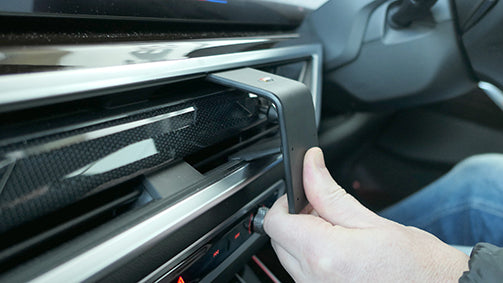 Brodit ProClip 655986 voor BMW X7 2024-2026, BMW X6 2024-2026 en BMW X5 2024-2026 - detail van dashboardmontage