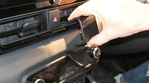 Brodit ProClip 656033 voor Toyota Yaris 2021-2026 - montagepositie op dashboard
