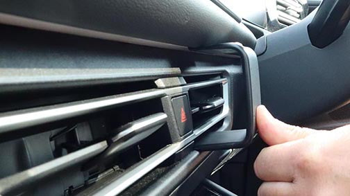Brodit ProClip 656115 voor Volkswagen Tiguan 2025-2026 en Volkswagen Tayron 2025-2026 - detail van dashboardmontage