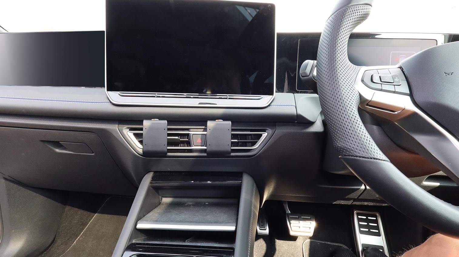 Brodit ProClip 656115 voor Volkswagen Tiguan 2025-2026 en Volkswagen Tayron 2025-2026 - montagefoto 7