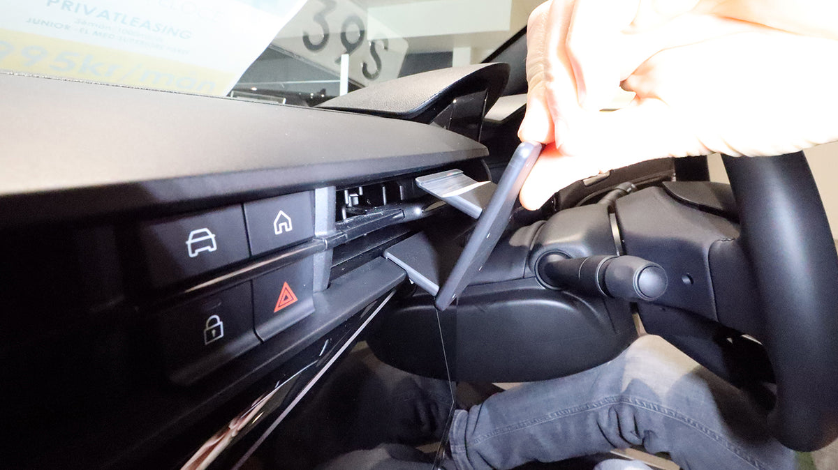 Brodit ProClip 656235 voor Alfa Romeo Junior 2024-2026 - montagepositie op dashboard