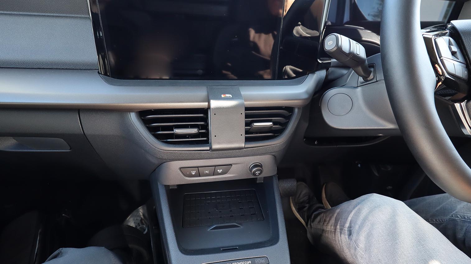 Brodit ProClip 656243 voor Ford Transit Courier 2025-2026 - montagefoto 6