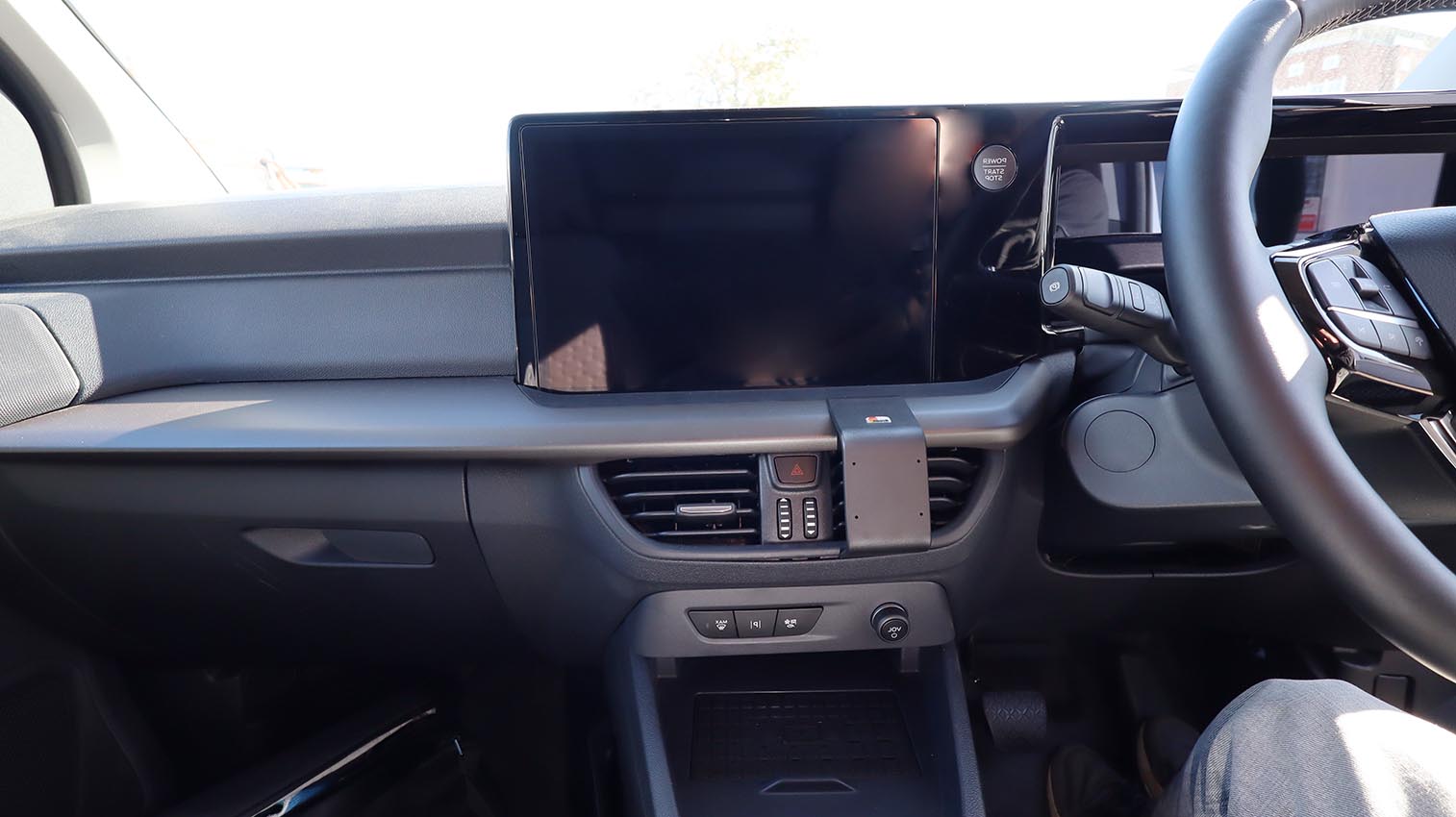 Brodit ProClip 656243 voor Ford Transit Courier 2025-2026 - montagefoto 9