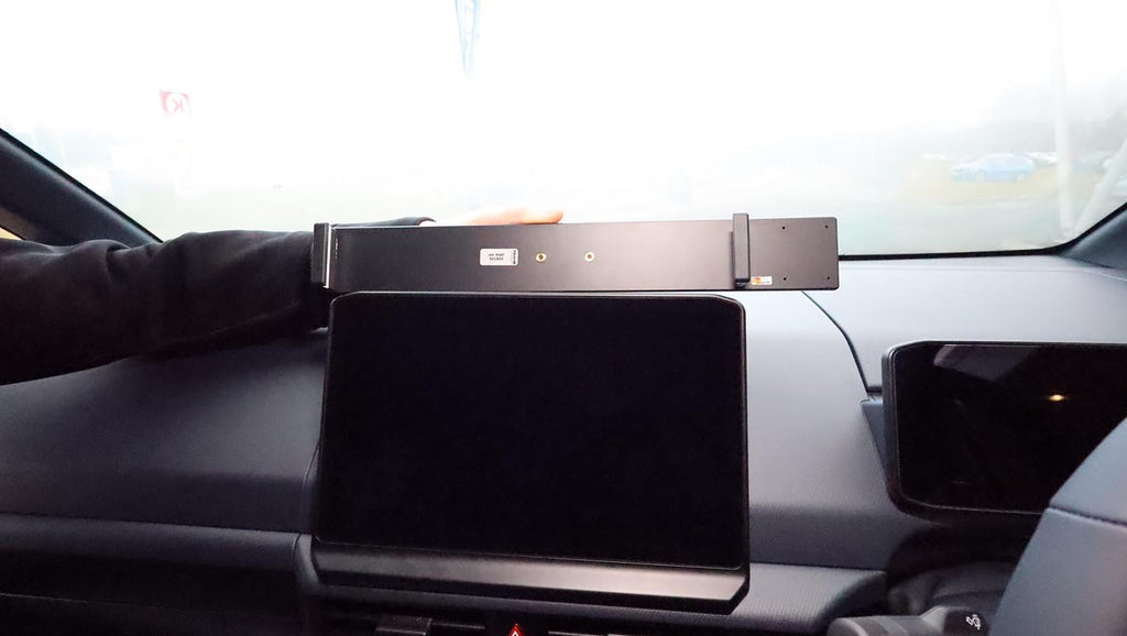 Brodit ProClip 656256 voor Kia PV5 Passenger 2025-2026 en Kia PV5 Cargo 2025-2026 - ProClip geplaatst in het voertuig