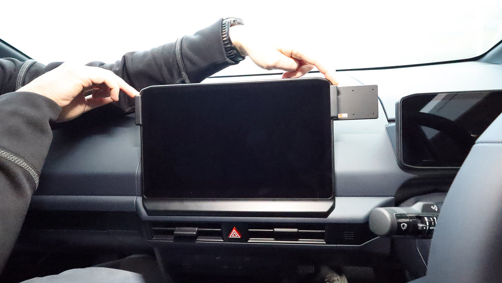 Brodit ProClip 656256 voor Kia PV5 Passenger 2025-2026 en Kia PV5 Cargo 2025-2026 - detail van dashboardmontage