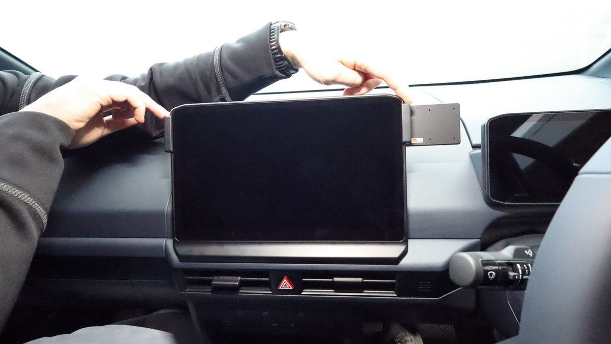Brodit ProClip 656256 voor Kia PV5 Passenger 2025-2026 en Kia PV5 Cargo 2025-2026 - detail van dashboardmontage