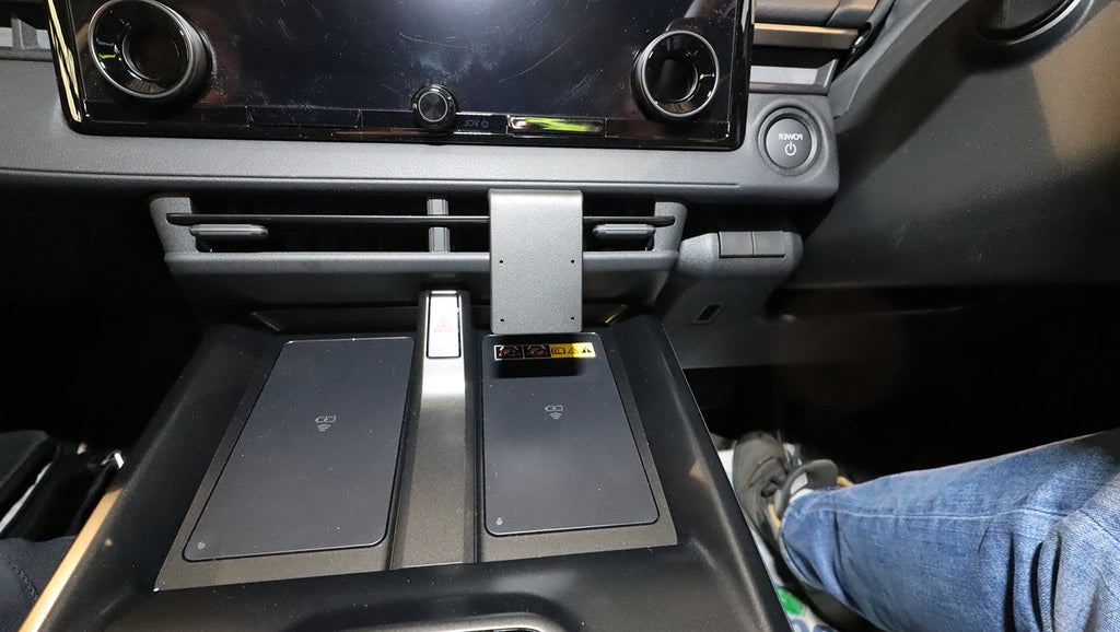Brodit ProClip 656263 voor Subaru Solterra 2026-2026 en Toyota bZ4X 2026-2026 - detail van dashboardmontage