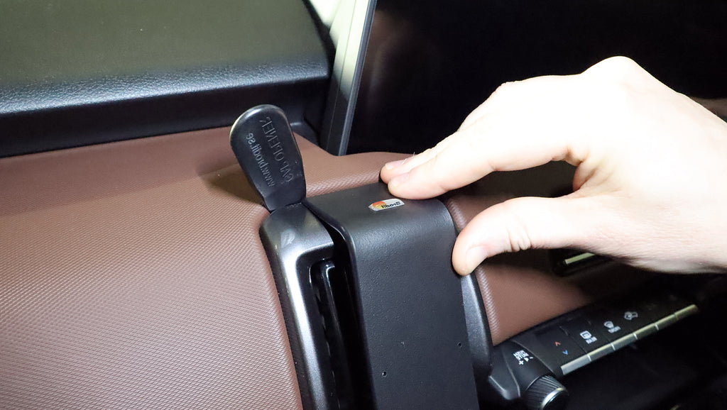 Brodit ProClip 656265 voor Suzuki E Vitara 2024-2026 - ProClip geplaatst in het voertuig