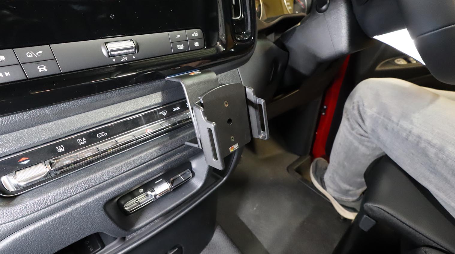 Brodit ProClip 656278 voor Mercedes Benz Vito 2024-2026 - montagefoto 7