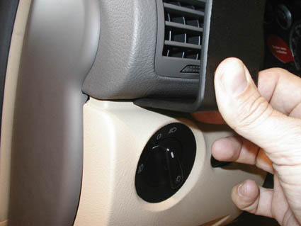 Brodit ProClip 802509 voor Volkswagen Passat 1997-2005 en Volkswagen Passat 1998-2005 - detail van dashboardmontage
