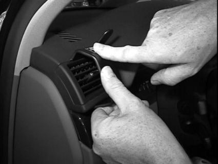 Brodit ProClip 802916 voor Audi S4 Sedan 2001-2007, Audi S4 Avant 2002-2007 e.a. - detail van dashboardmontage