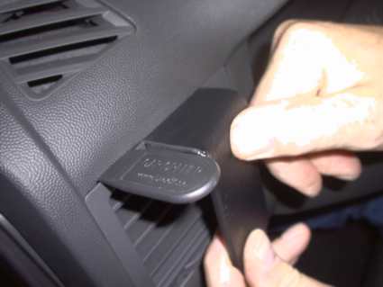 Brodit ProClip 803078 voor Opel Vectra C 2002-2010 en Opel Signum 2003-2008 - detail van dashboardmontage