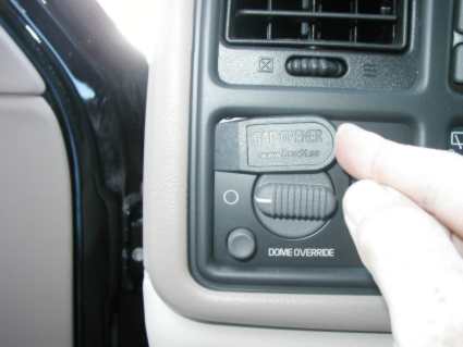 Brodit ProClip 803122 voor Cadillac EXT 2001-2006, Cadillac ESV 2003-2006 e.a. - montagepositie op dashboard