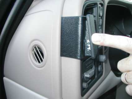 Brodit ProClip 803122 voor Cadillac EXT 2001-2006, Cadillac ESV 2003-2006 e.a. - detail van dashboardmontage