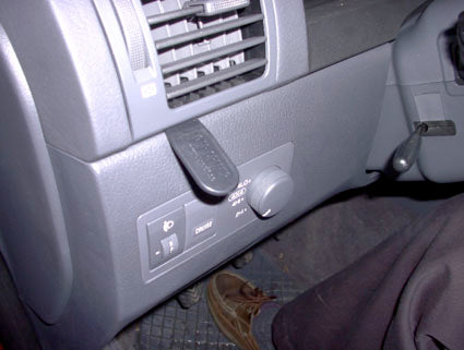 Brodit ProClip 803176 voor Kia Sorento 2002-2007 - montagepositie op dashboard