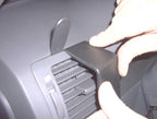 Brodit ProClip 803176 voor Kia Sorento 2002-2007 - detail van dashboardmontage
