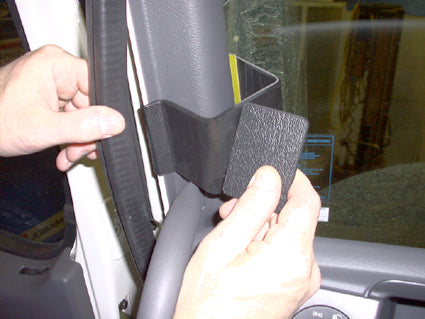 Brodit ProClip 803191 voor Volvo NH series 2003-2006, Volvo FM series 2003-2006 en Volvo FH series 2003-2006 - montagepositie op dashboard
