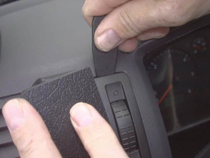 Brodit ProClip 803278 voor Volkswagen T5 Transporter/Pickup 2003-2009 en Volkswagen Caravelle 2004-2009 - ProClip geplaatst in het voertuig